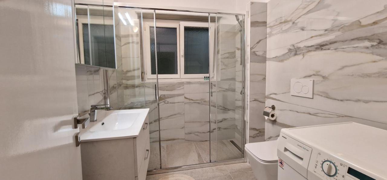Lugano Lakeview Apartment Private Parking & Self Check-In Dış mekan fotoğraf